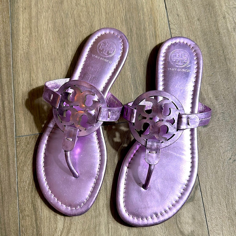 ⭐️⭐️TORY BURCH METALLIC LILAC MILLER SANDAL IN SIZE 7.5M⭐️⭐️